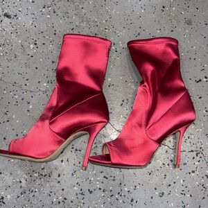 Stuart Weitzman satin😍 open toe booty fuchsia size 40